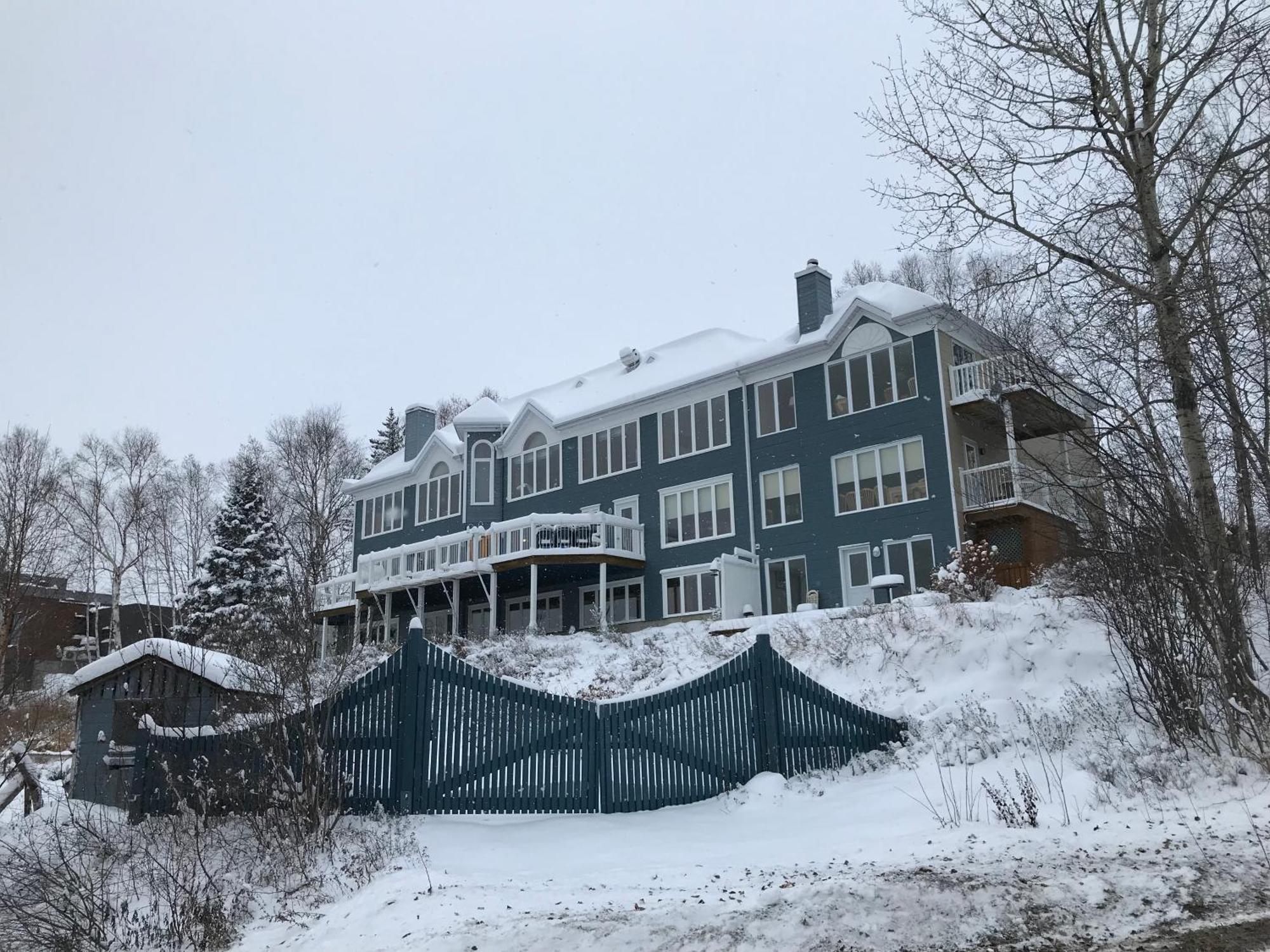 Hotel Auberge Cap Aux Corbeaux Baie-Saint-Paul Exterior foto